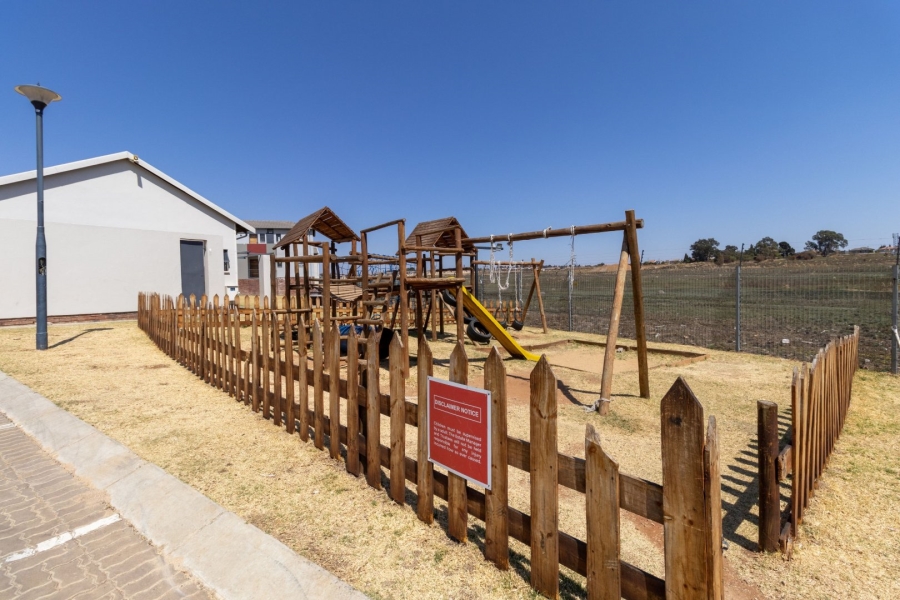 To Let 3 Bedroom Property for Rent in Noordwyk Gauteng