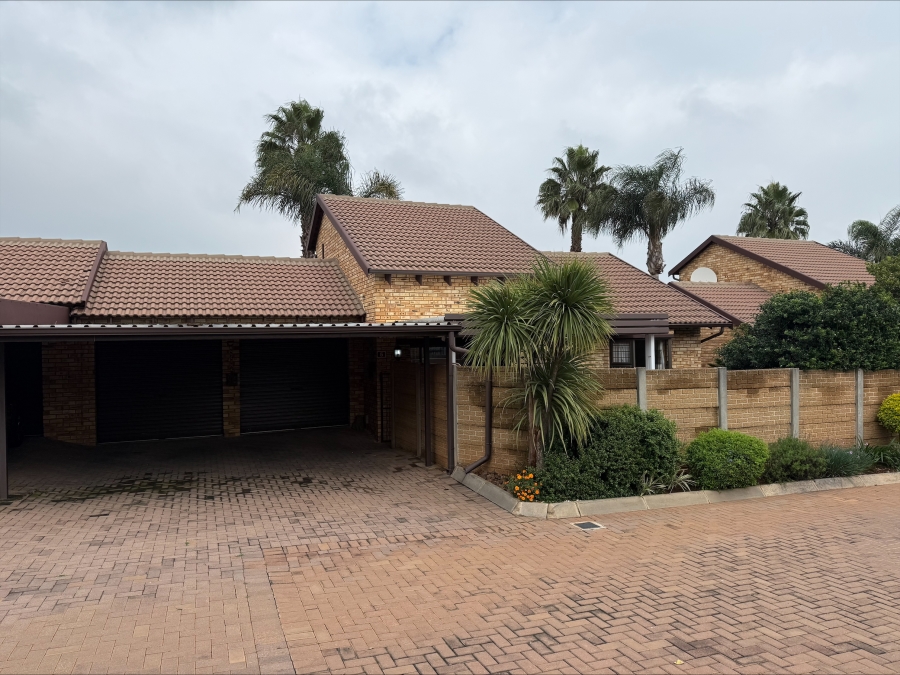 3 Bedroom Property for Sale in Allens Nek Gauteng