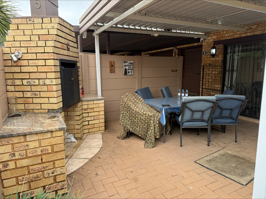 3 Bedroom Property for Sale in Allens Nek Gauteng