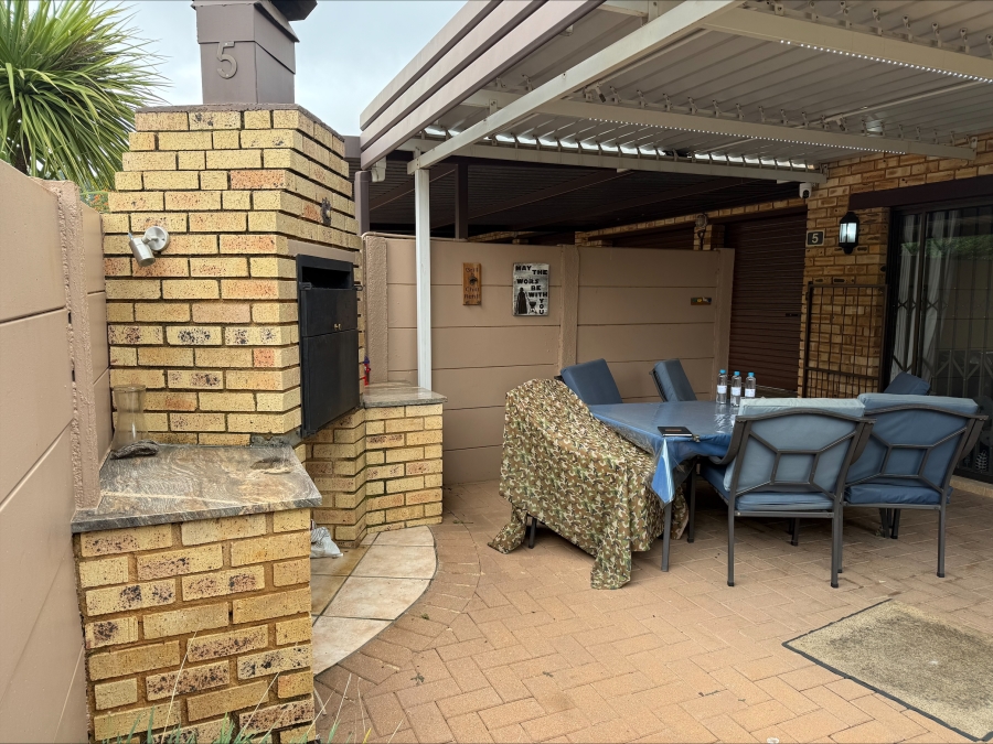 3 Bedroom Property for Sale in Allens Nek Gauteng