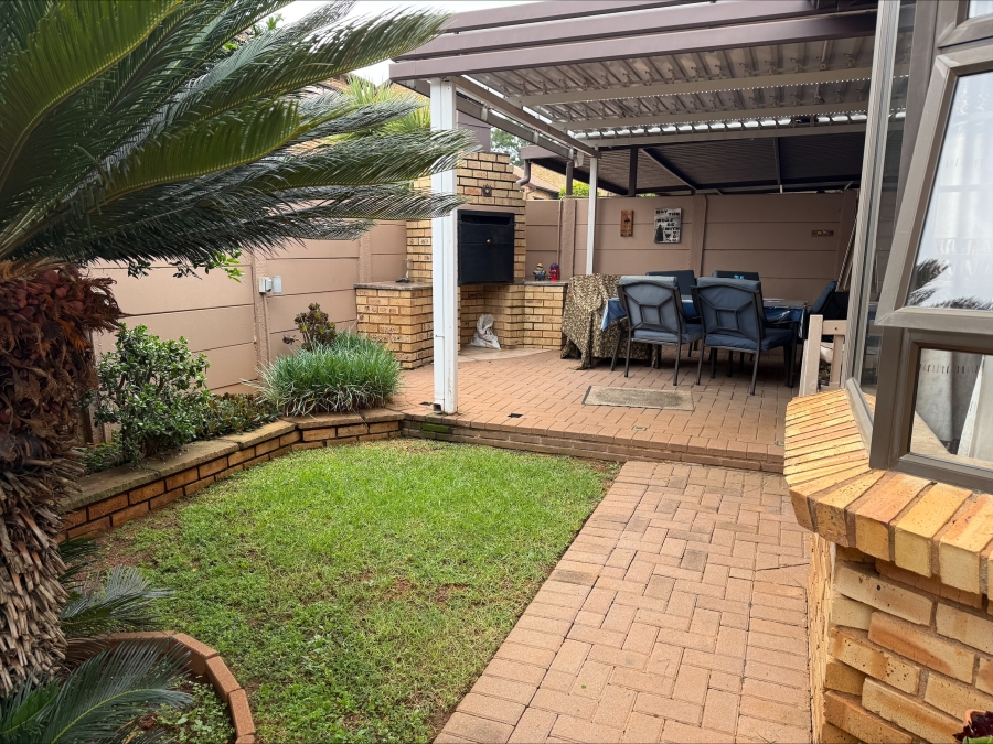 3 Bedroom Property for Sale in Allens Nek Gauteng