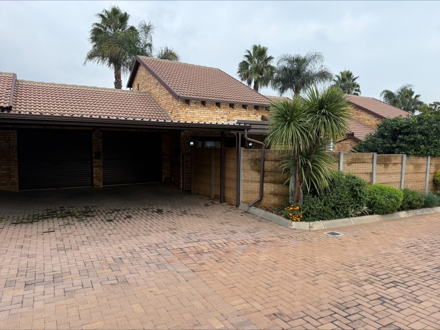3 Bedroom Property for Sale in Allens Nek Gauteng