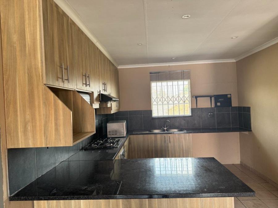 2 Bedroom Property for Sale in Vorna Valley Gauteng