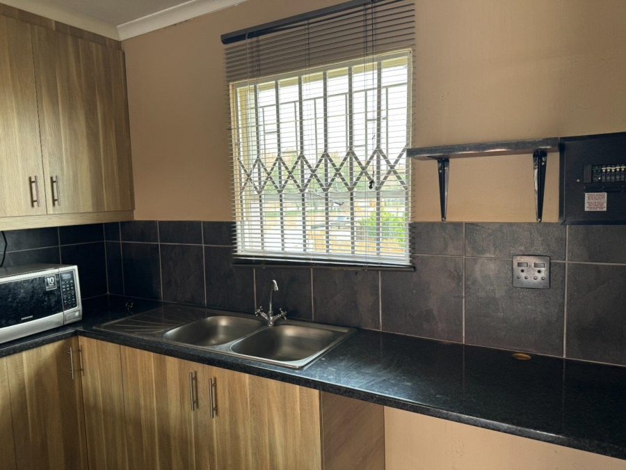 2 Bedroom Property for Sale in Vorna Valley Gauteng