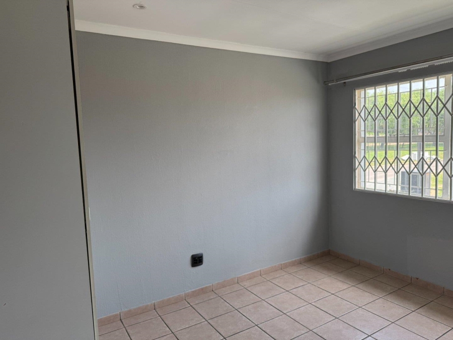2 Bedroom Property for Sale in Vorna Valley Gauteng