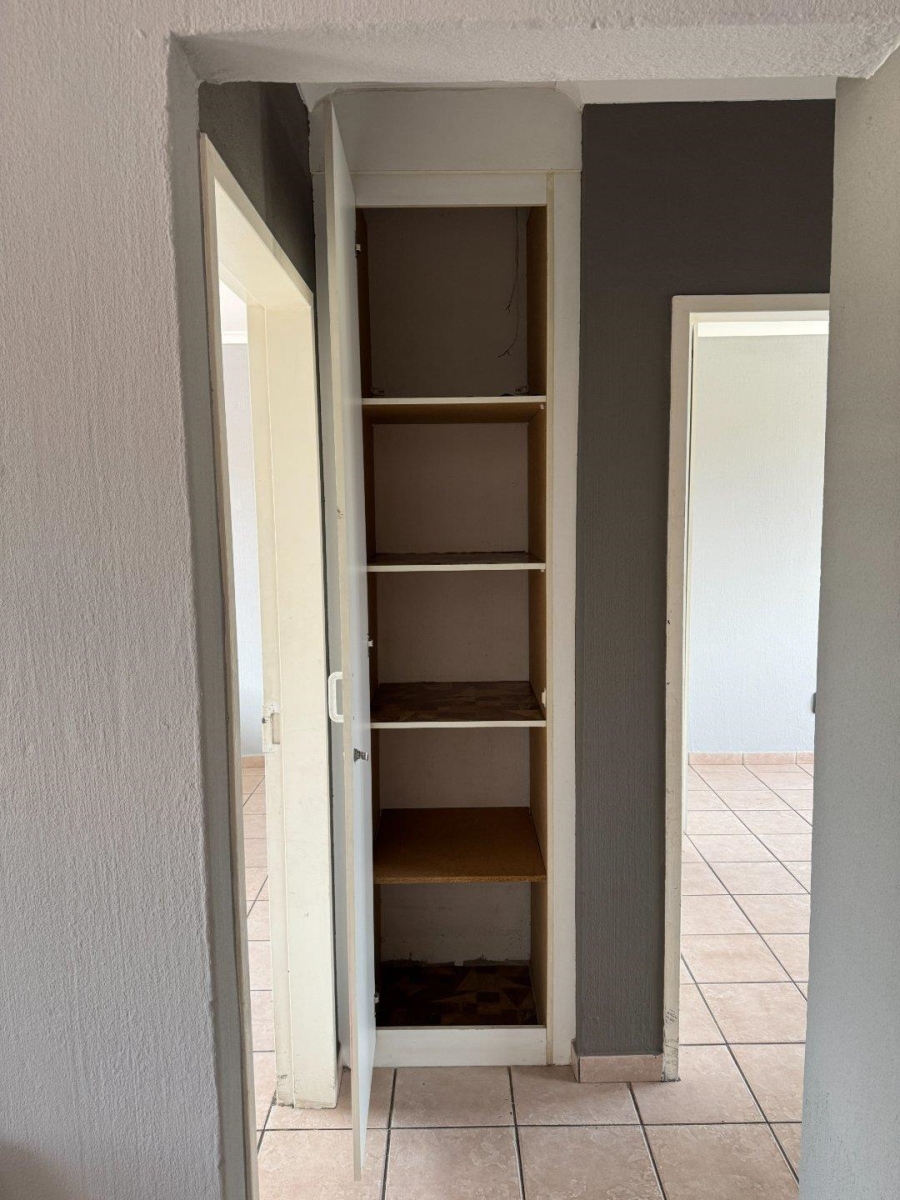 2 Bedroom Property for Sale in Vorna Valley Gauteng