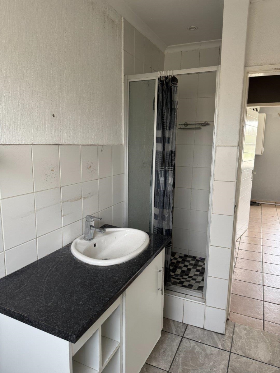 2 Bedroom Property for Sale in Vorna Valley Gauteng