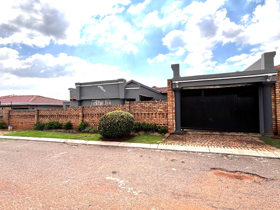 4 Bedroom Property for Sale in Spruit View Gauteng