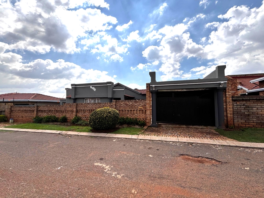 4 Bedroom Property for Sale in Spruit View Gauteng