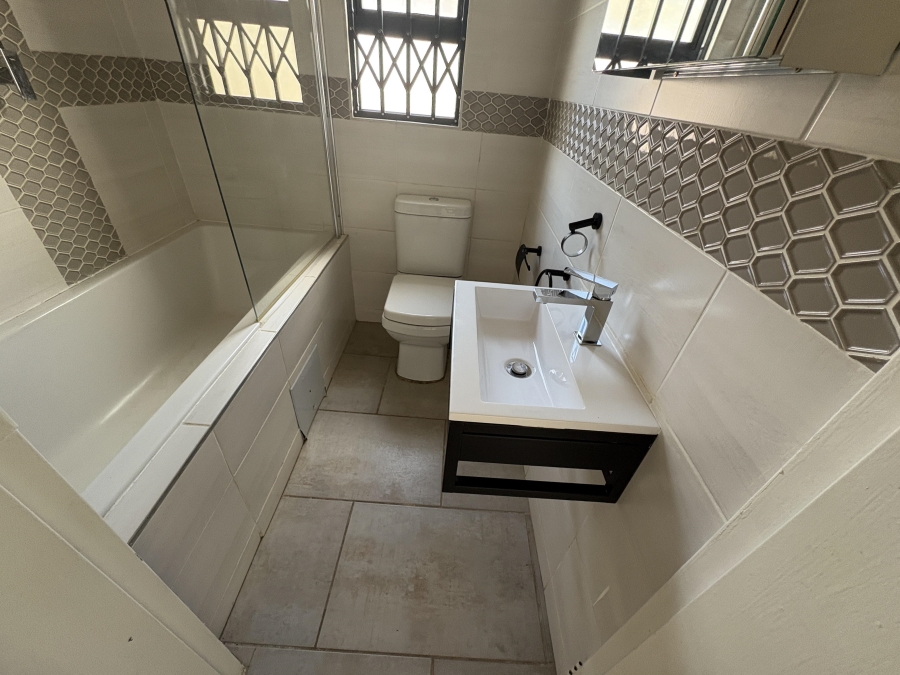 2 Bedroom Property for Sale in Andeon Gauteng
