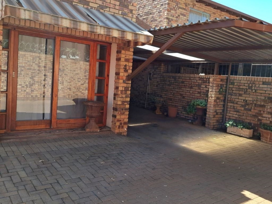 3 Bedroom Property for Sale in Westonaria Gauteng