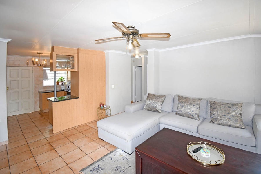 2 Bedroom Property for Sale in Magaliessig Gauteng