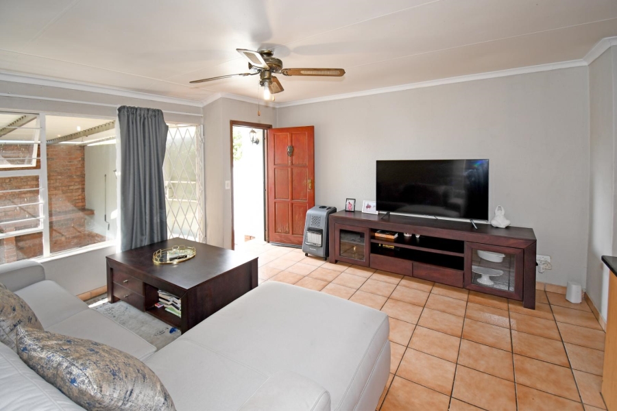 2 Bedroom Property for Sale in Magaliessig Gauteng