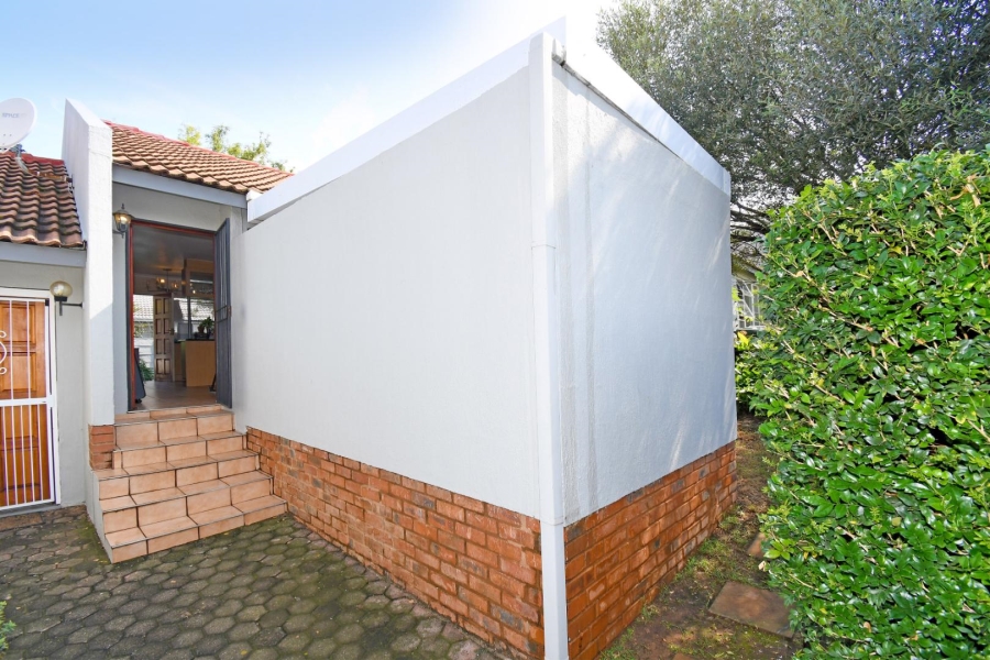2 Bedroom Property for Sale in Magaliessig Gauteng