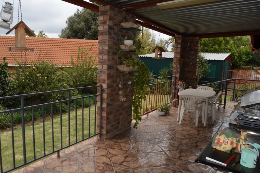 5 Bedroom Property for Sale in The Reeds Gauteng