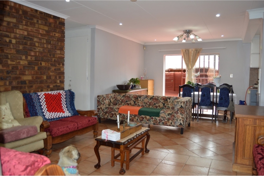 5 Bedroom Property for Sale in The Reeds Gauteng