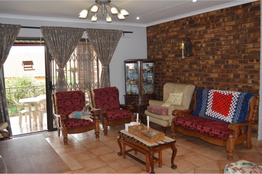 5 Bedroom Property for Sale in The Reeds Gauteng
