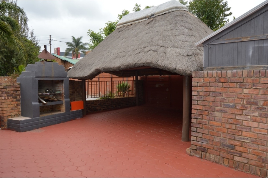 5 Bedroom Property for Sale in The Reeds Gauteng