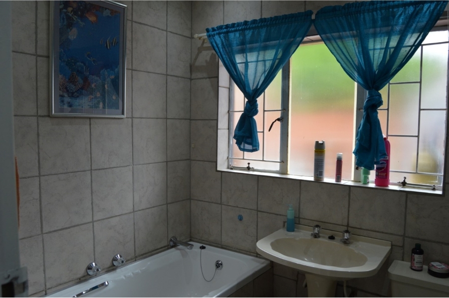 5 Bedroom Property for Sale in The Reeds Gauteng