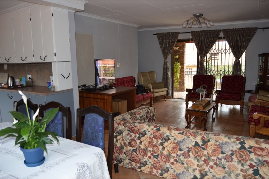 5 Bedroom Property for Sale in The Reeds Gauteng