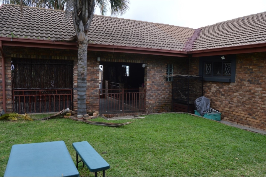 5 Bedroom Property for Sale in The Reeds Gauteng