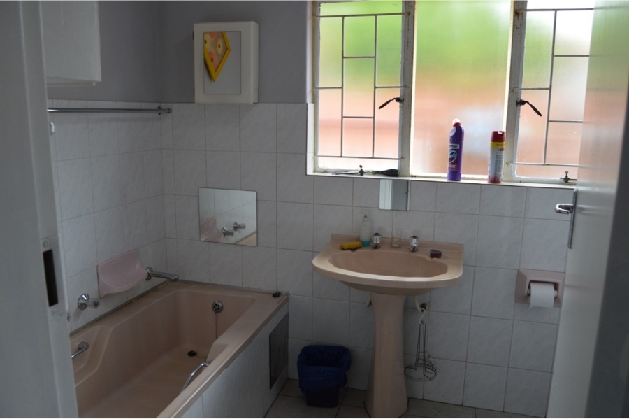 5 Bedroom Property for Sale in The Reeds Gauteng