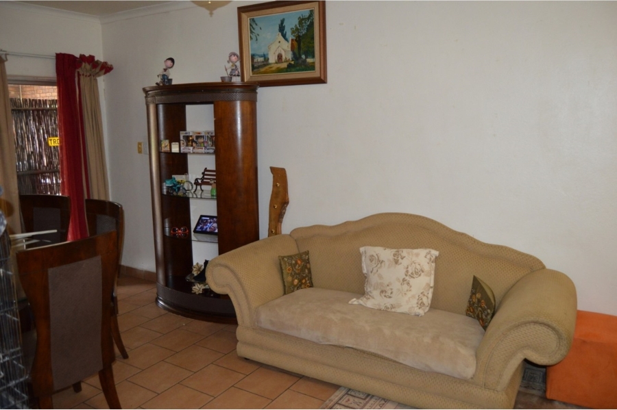 5 Bedroom Property for Sale in The Reeds Gauteng