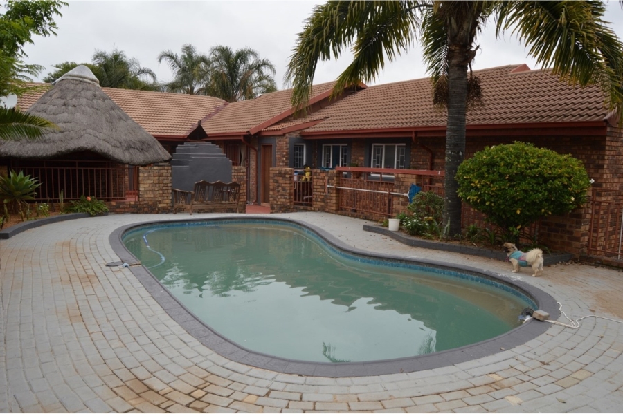 5 Bedroom Property for Sale in The Reeds Gauteng