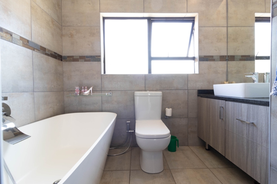 3 Bedroom Property for Sale in Meredale Gauteng