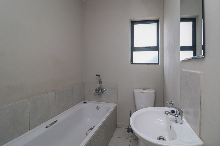 3 Bedroom Property for Sale in Kenleaf Gauteng
