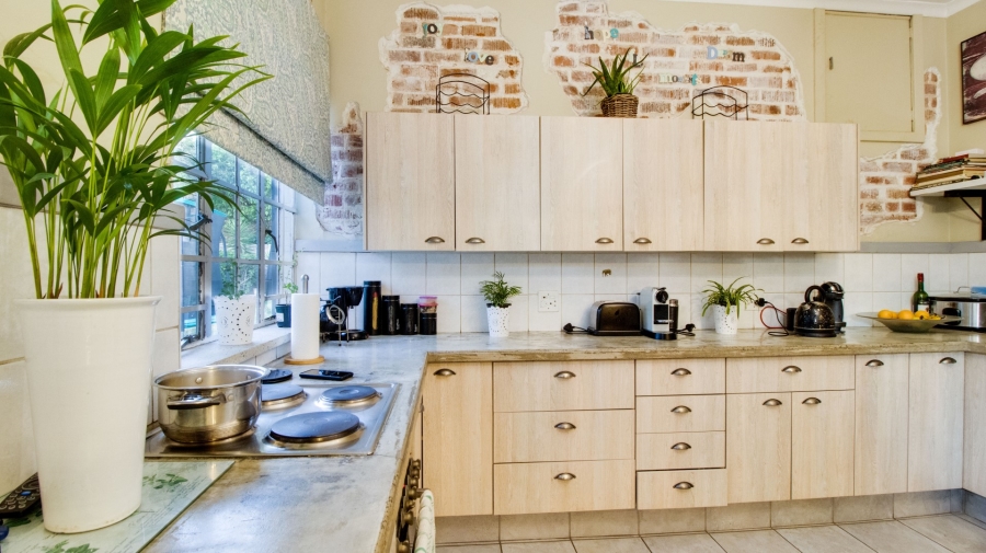 5 Bedroom Property for Sale in Highlands North Gauteng