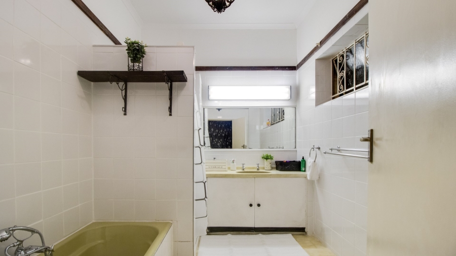 5 Bedroom Property for Sale in Highlands North Gauteng