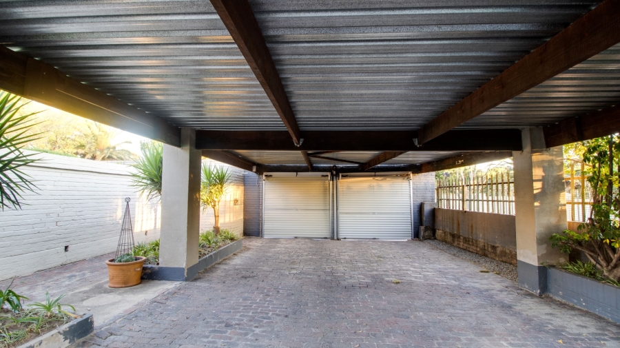 5 Bedroom Property for Sale in Highlands North Gauteng