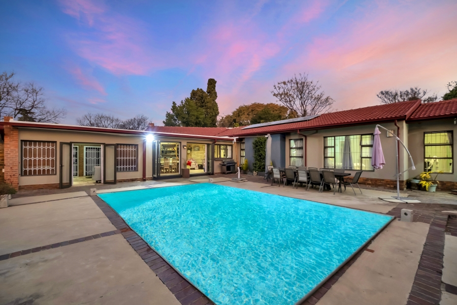 4 Bedroom Property for Sale in Gallo Manor Gauteng