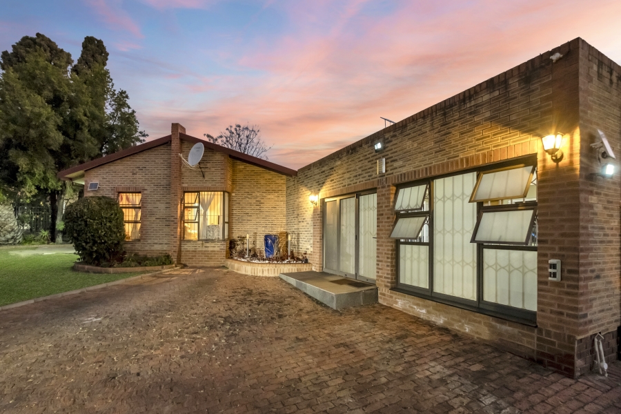 4 Bedroom Property for Sale in Gallo Manor Gauteng