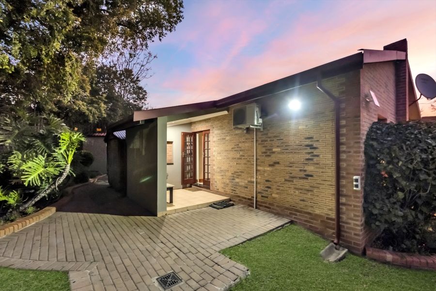 4 Bedroom Property for Sale in Gallo Manor Gauteng