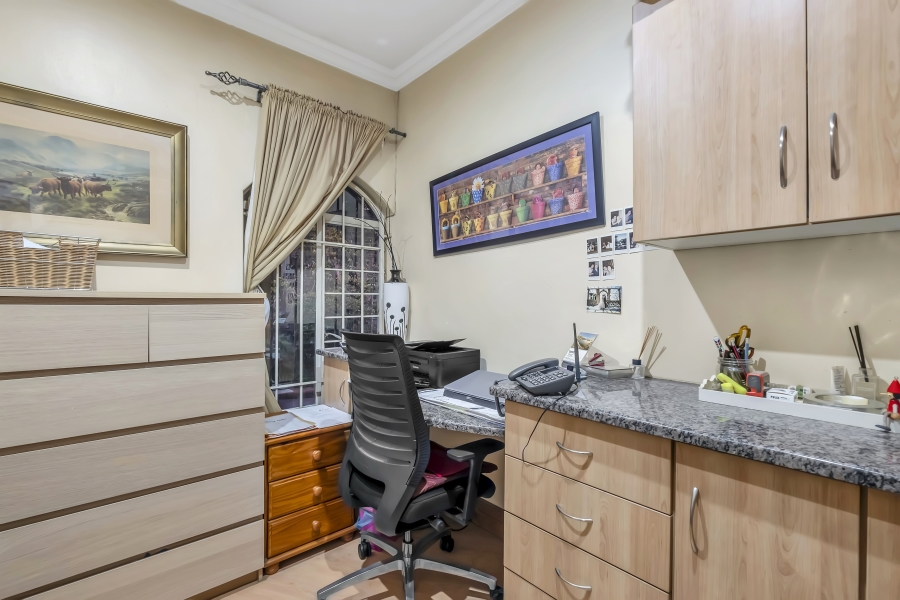 4 Bedroom Property for Sale in Gallo Manor Gauteng