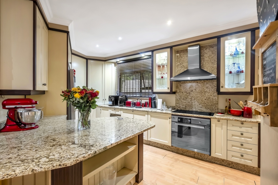 4 Bedroom Property for Sale in Gallo Manor Gauteng