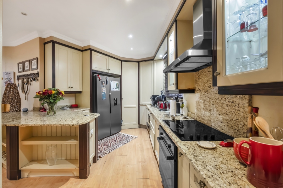 4 Bedroom Property for Sale in Gallo Manor Gauteng