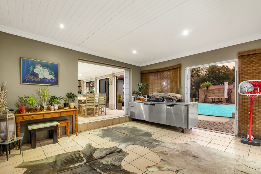 4 Bedroom Property for Sale in Gallo Manor Gauteng