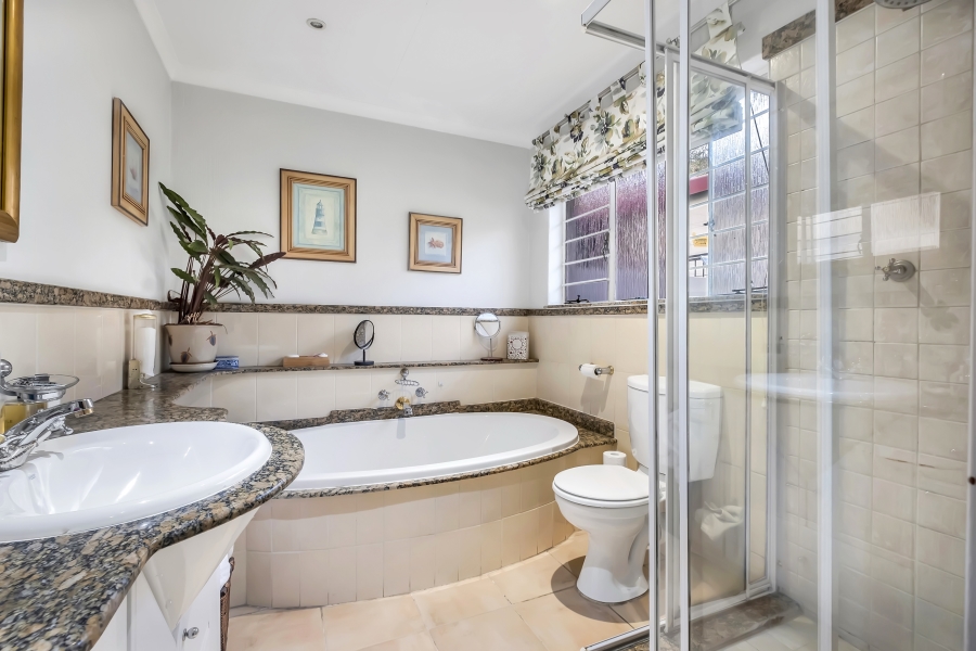 4 Bedroom Property for Sale in Gallo Manor Gauteng