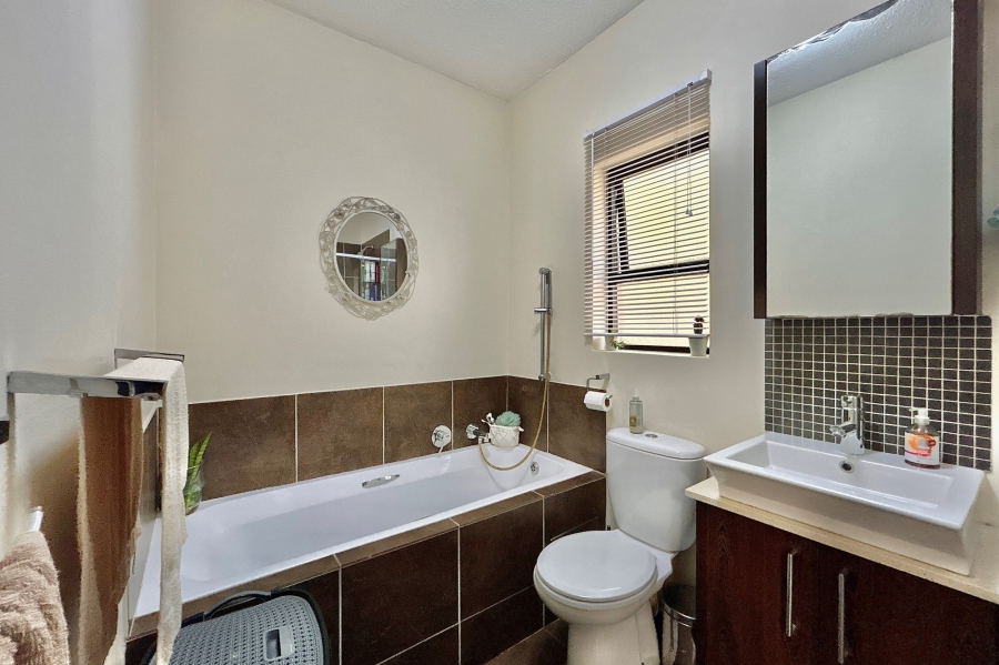 1 Bedroom Property for Sale in Douglasdale Gauteng