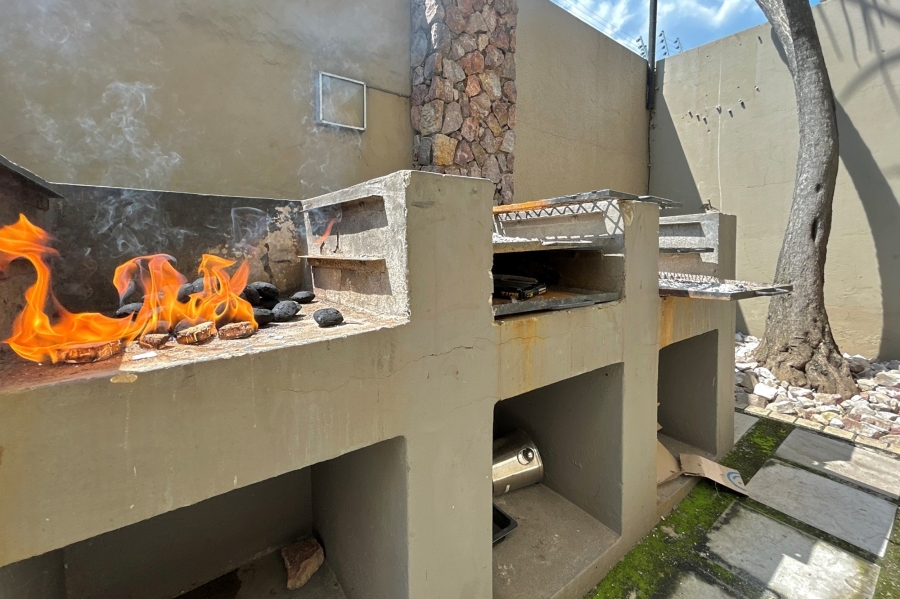 1 Bedroom Property for Sale in Douglasdale Gauteng