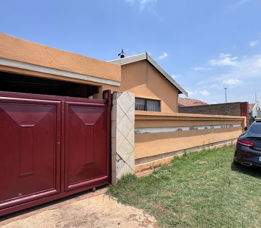 4 Bedroom Property for Sale in Tokoza Ext 2 Gauteng