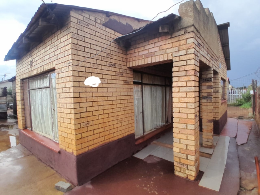 4 Bedroom Property for Sale in Khutsong South Gauteng