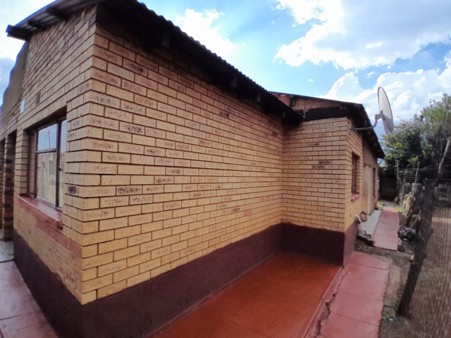 4 Bedroom Property for Sale in Khutsong South Gauteng
