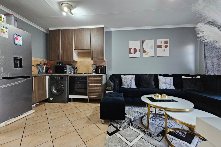 To Let 2 Bedroom Property for Rent in Noordwyk Gauteng
