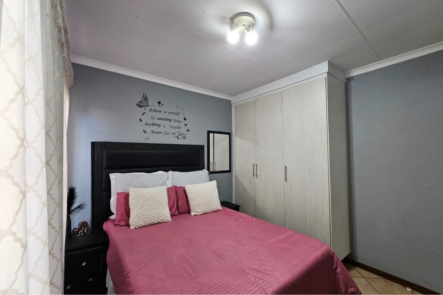 To Let 2 Bedroom Property for Rent in Noordwyk Gauteng