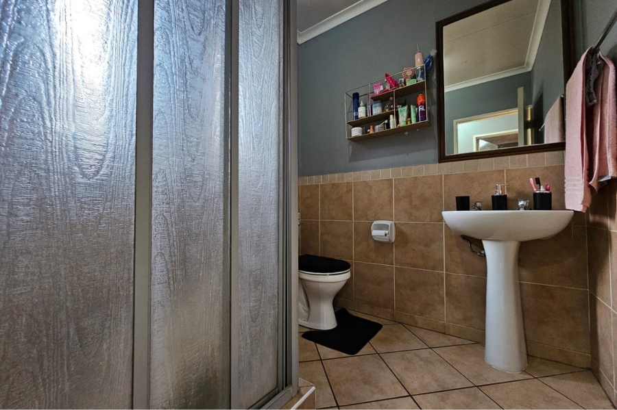 To Let 2 Bedroom Property for Rent in Noordwyk Gauteng