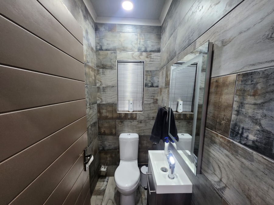 5 Bedroom Property for Sale in Dalpark Proper Gauteng